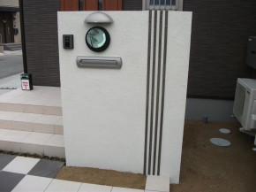 デザイン表札とモダンな門柱のエクステリア 平岡町 K様邸 姫路市 外構エクステリアガーデンのことなら 有 Jckリンクスへ デザイン表札とモダンな門柱のエクステリア 平岡町 K様邸 姫路市 外構エクステリアガーデンのことなら 有 Jckリンクスへ